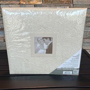 NEW BEAUTIFUL RAISED FLORAL 20 PAGE 12x12 TOP LOAD SCRAPBOOK